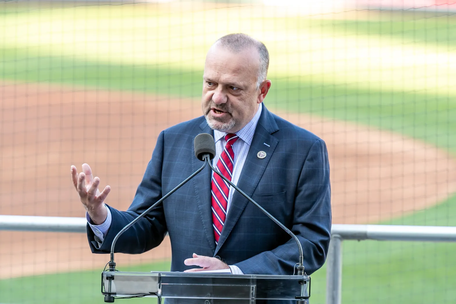 After 22 years leading Twins, Dave St. Peter stepping aside; Derek Falvey becoming team president