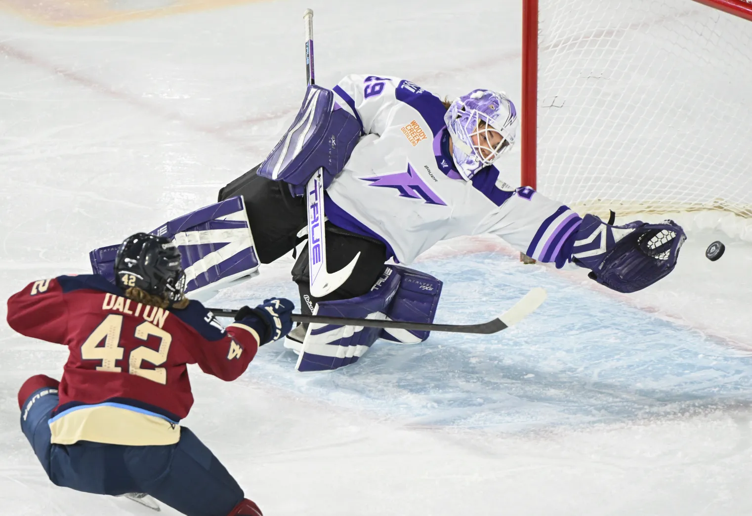 Abby Boreen scores twice as Montreal Victoire beat Frost