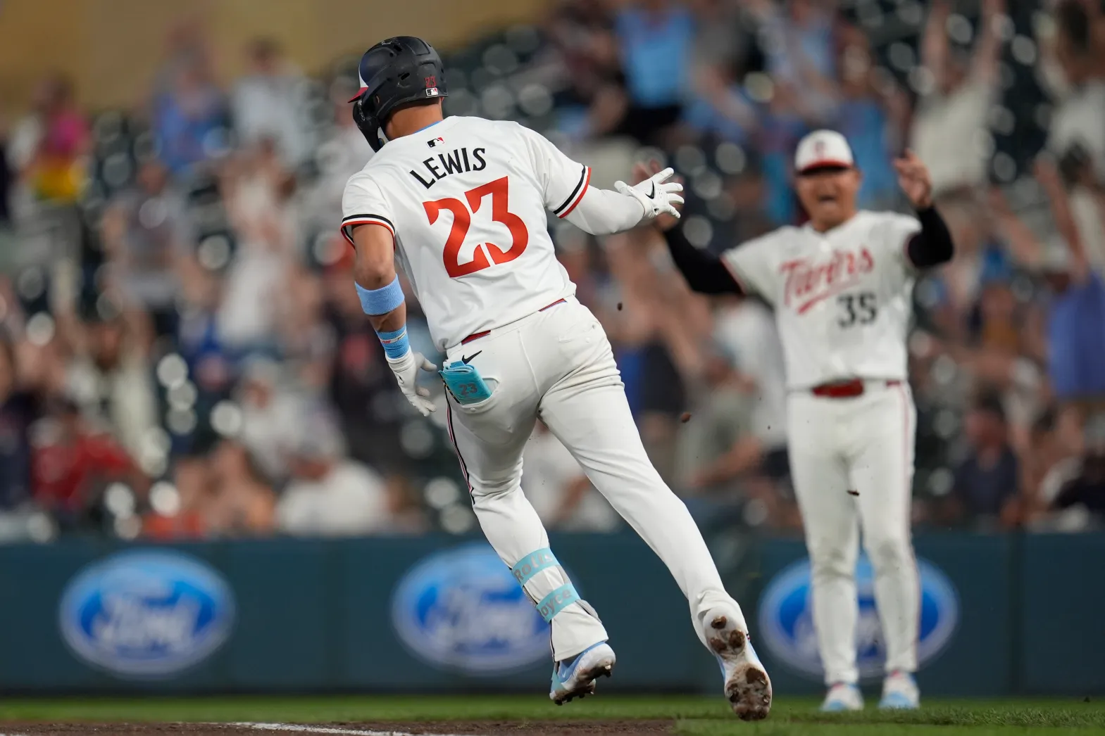 As camp begins, Twins’ Lewis ready and healthy As camp begins, Twins’ Lewis ready and healthy