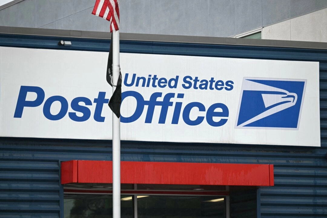 WH denies Trump is planning takeover of USPS