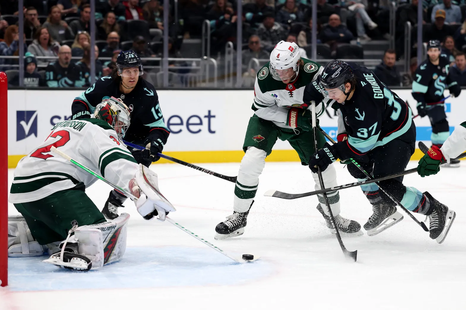 Wild hang on to win in Seattle Wild hang on to win in Seattle