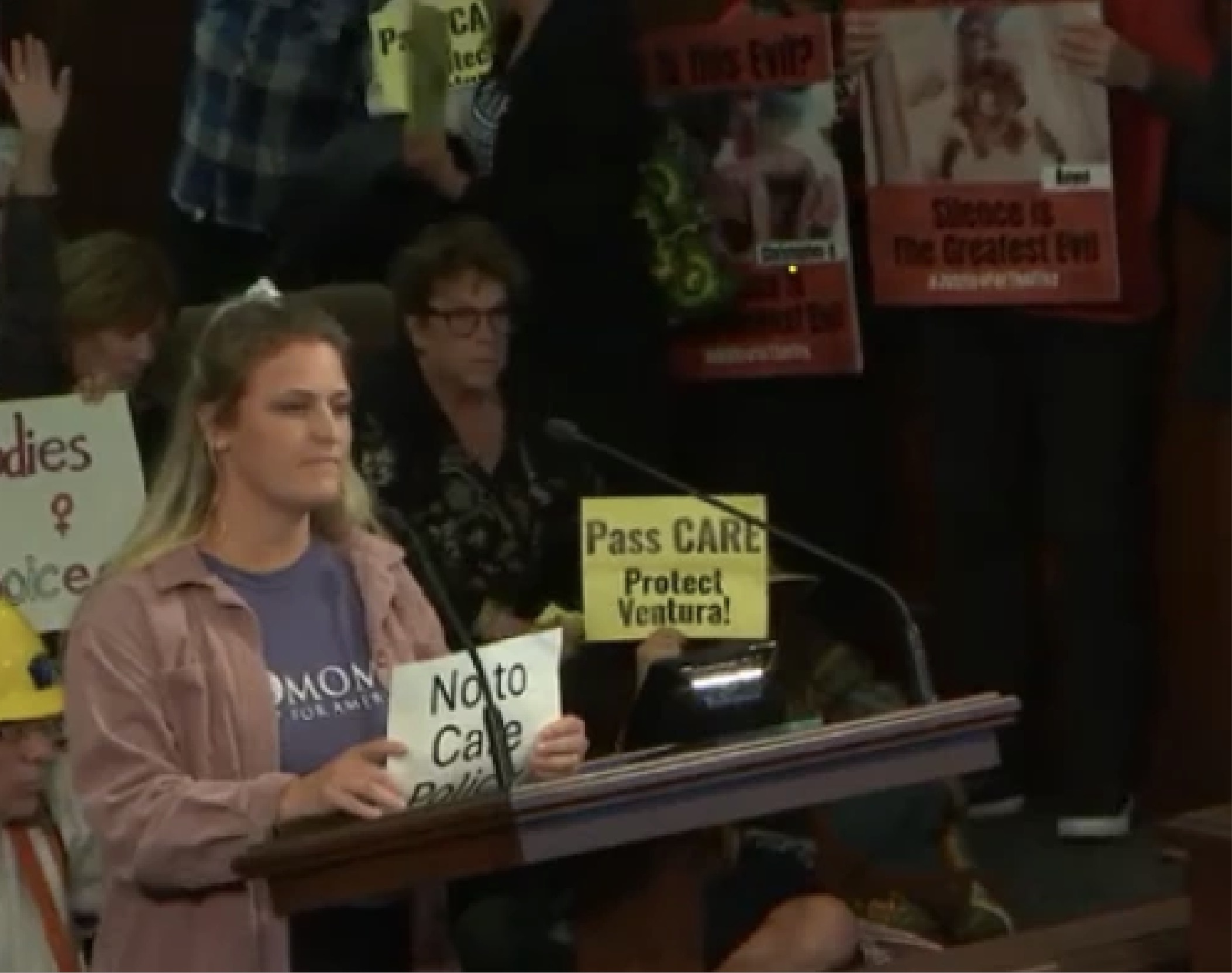 Mayor silences Christian mom: ‘We don't do prayer’ Mayor silences Christian mom: ‘We don't do prayer’